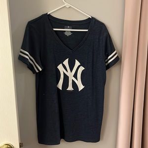 Yankee baseball t-shirt, v-neck, soft material (cotton and polyester)